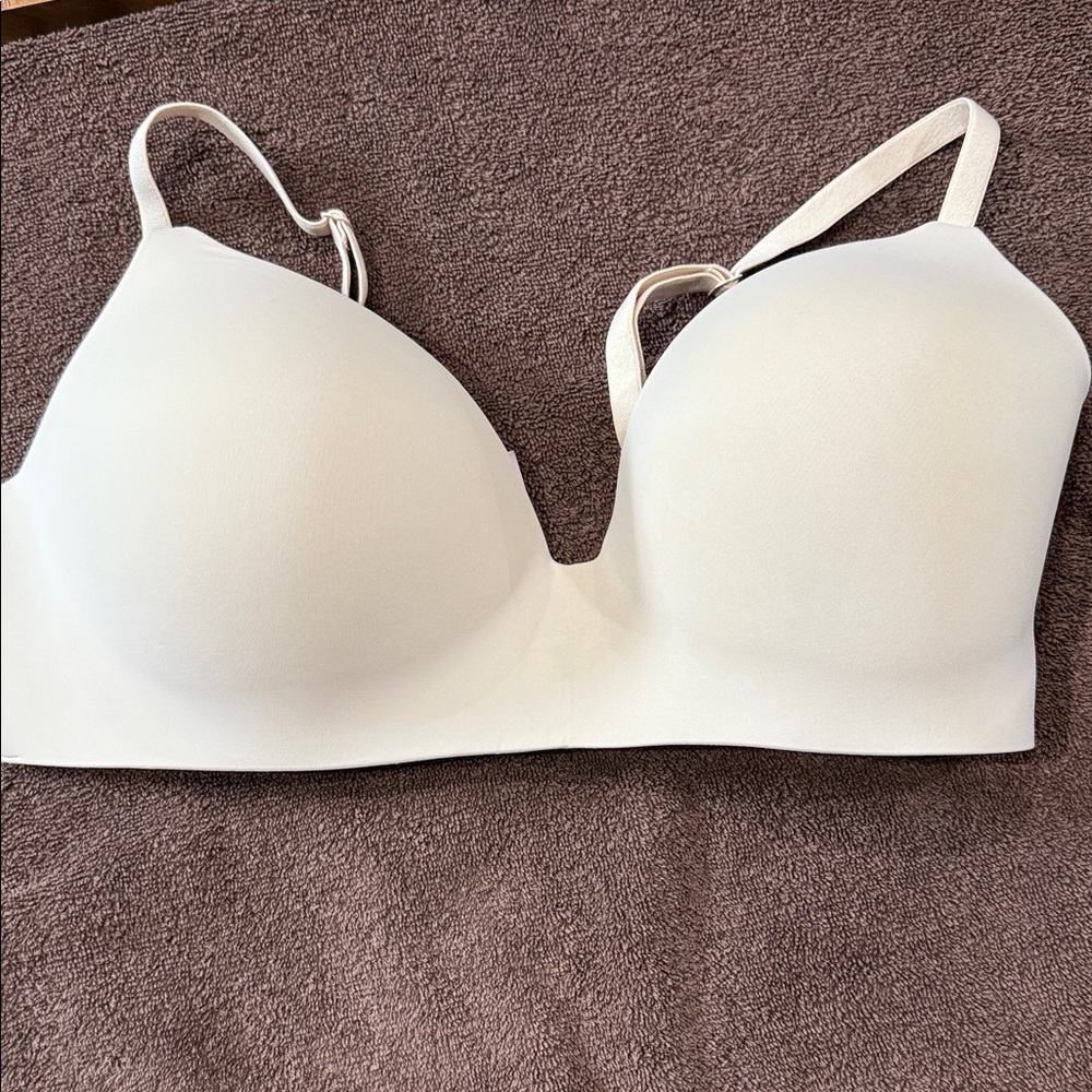 Victoria's Secret Smooth White T-Shirt Bra